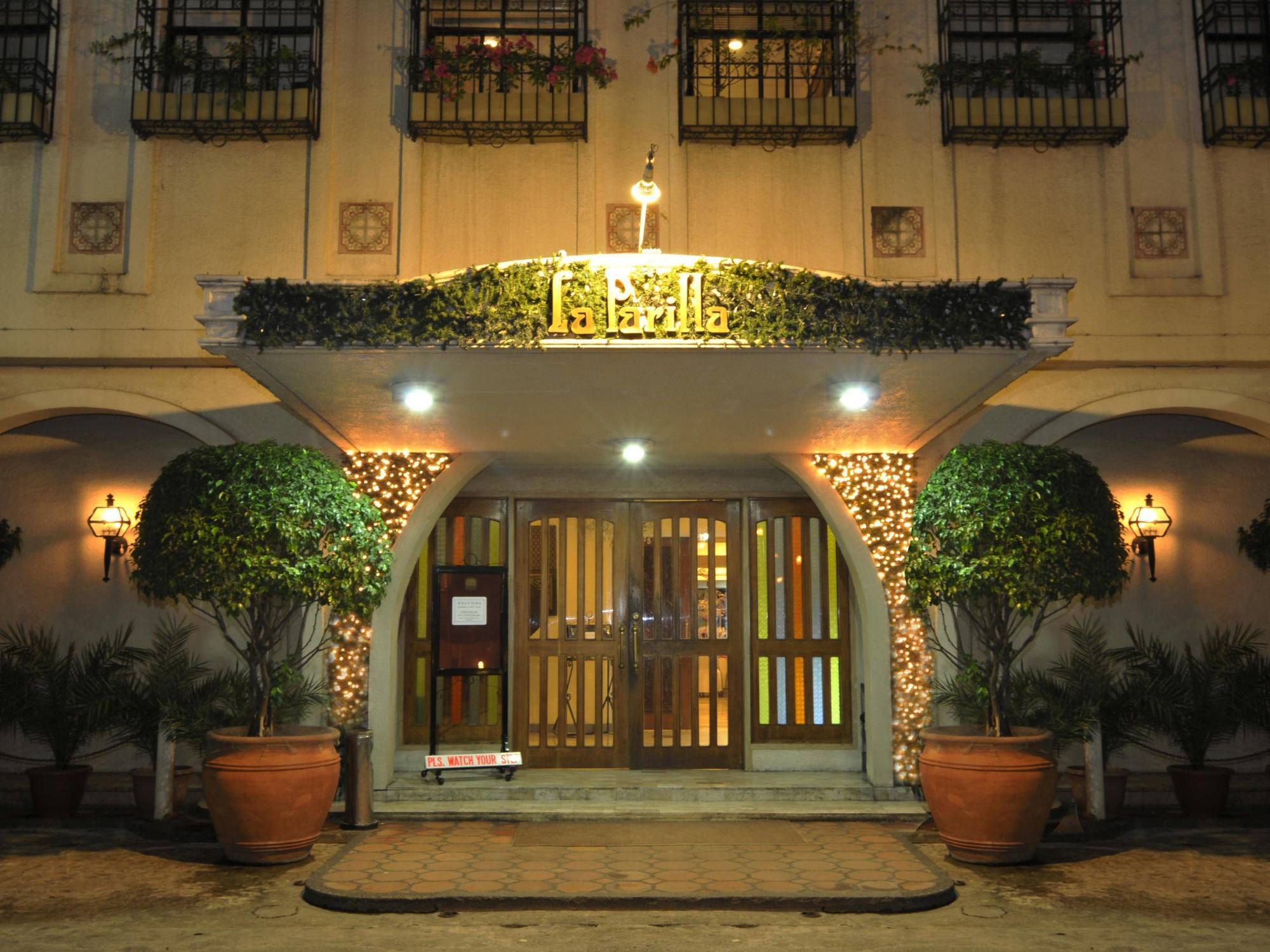 La Parilla Hotel Cabanatuan City Exterior foto